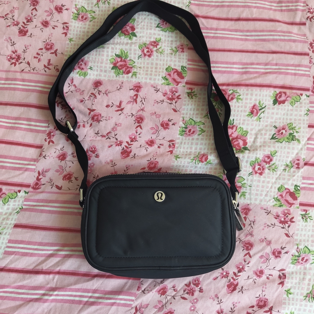 Lululemon Camera Crossbody Bag 2L